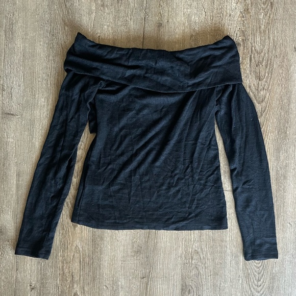 Abercrombie Off-the-Shoulder Black Top - Picture 2 of 3